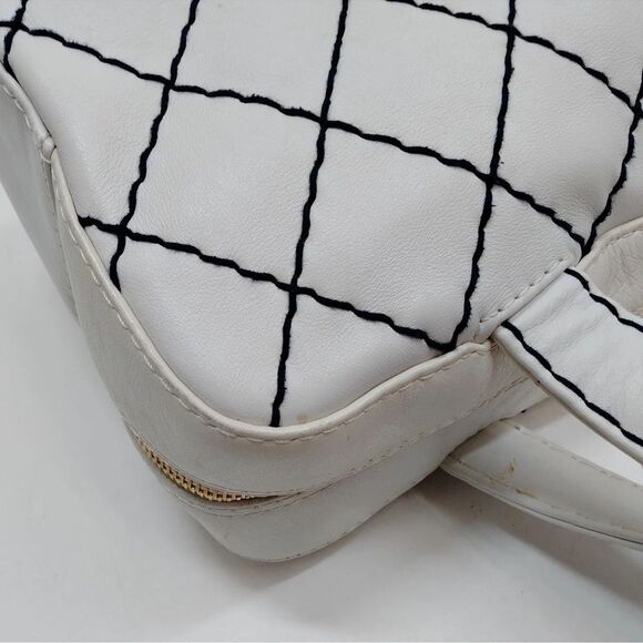 CHANEL White Quilted Handbag - Picture 9 of 13